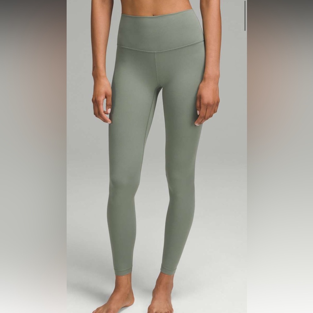 lululemon Align™ High-Rise
Pant 28"
Colour Grey Eucalyptus Size 6 worn once